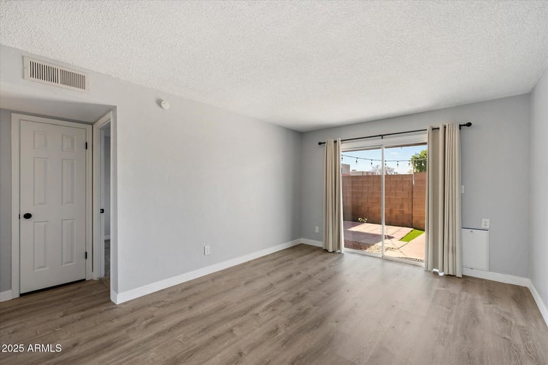 600 Dobson Rd #215, Mesa, AZ 85202