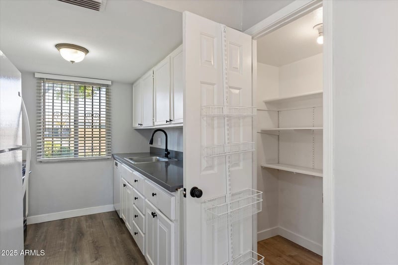 600 Dobson Rd #215, Mesa, AZ 85202