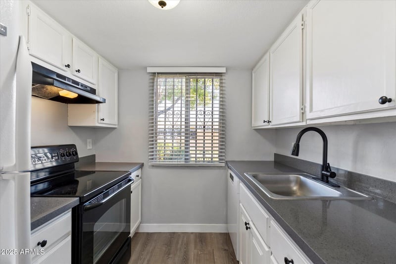 600 Dobson Rd #215, Mesa, AZ 85202