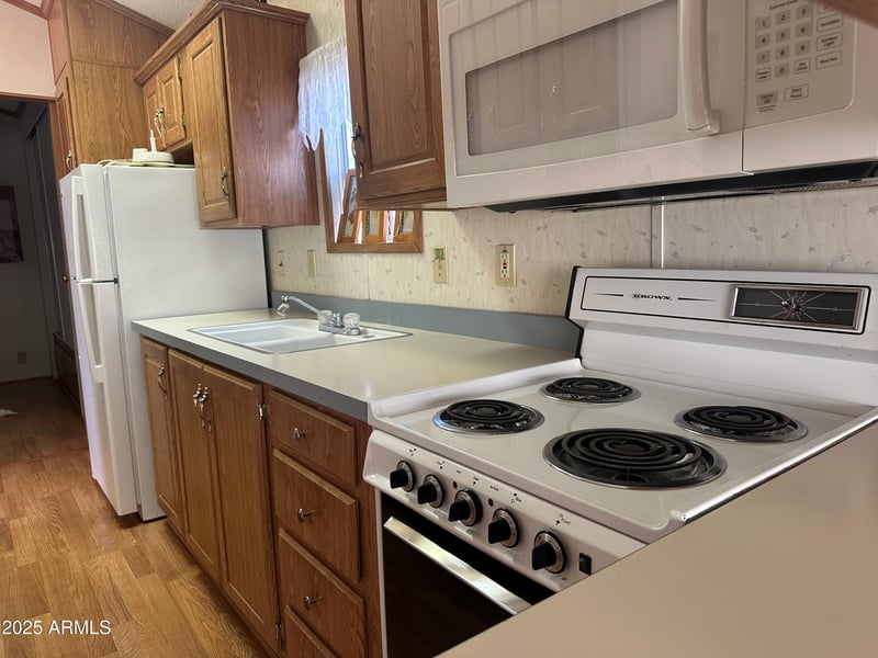 600 Idaho Rd #423, Apache Junction, AZ 85119