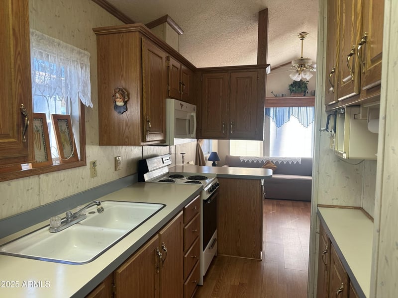 600 Idaho Rd #423, Apache Junction, AZ 85119