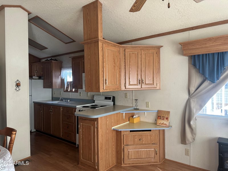 600 Idaho Rd #423, Apache Junction, AZ 85119