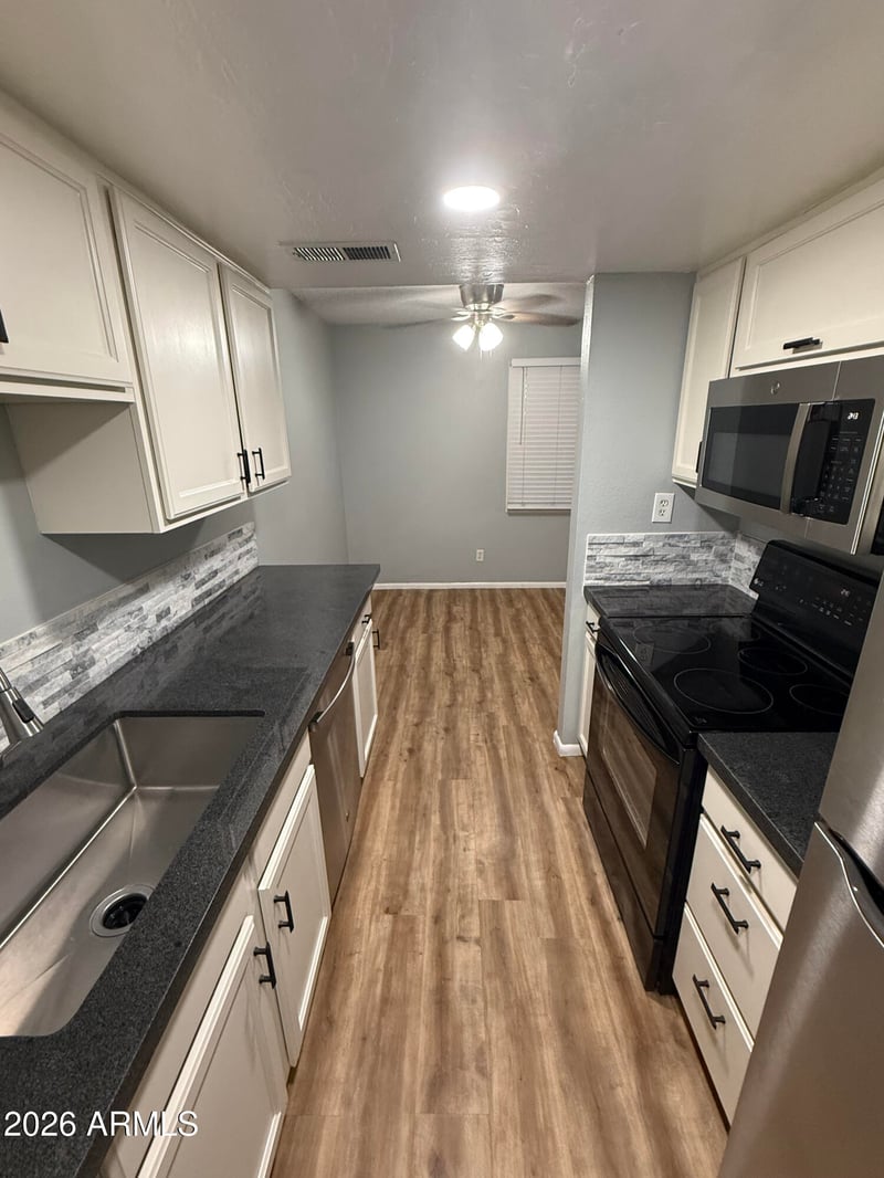 600 Dobson Rd #111, Mesa, AZ 85202