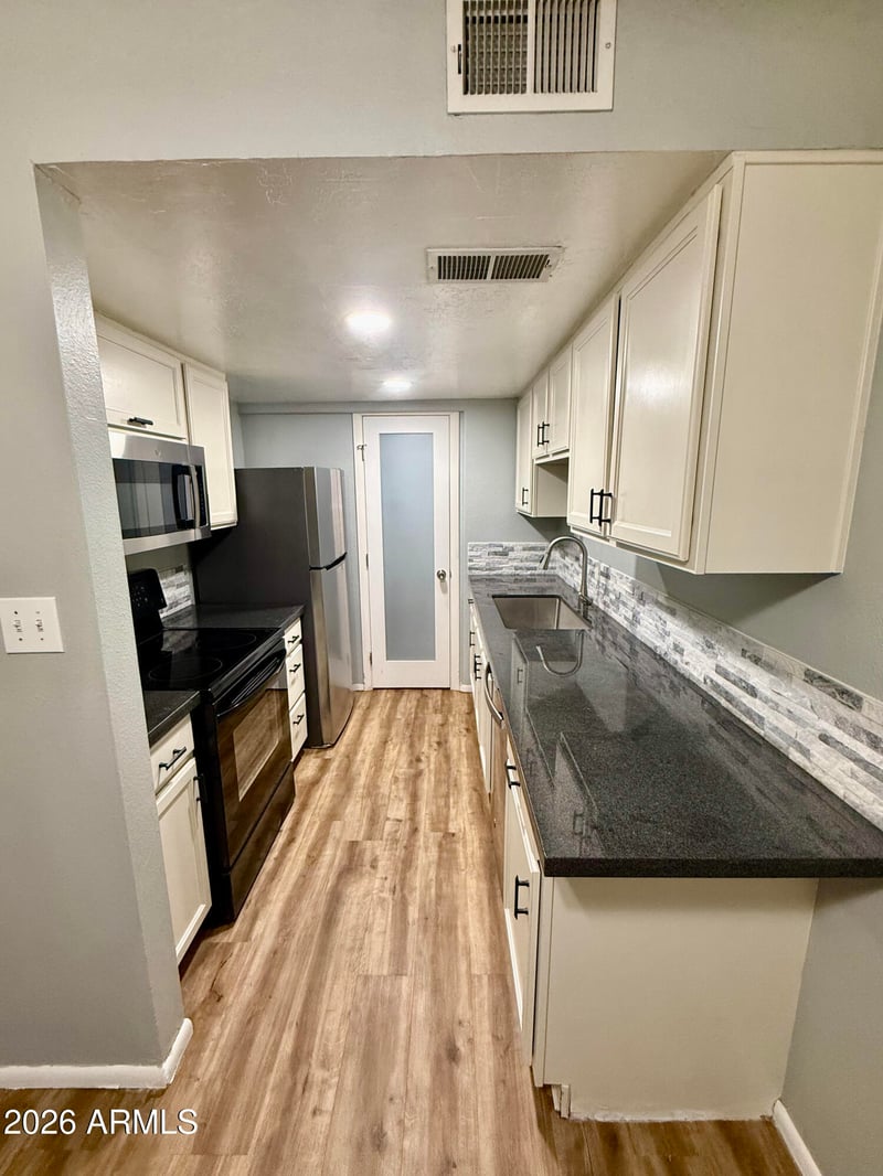 600 Dobson Rd #111, Mesa, AZ 85202
