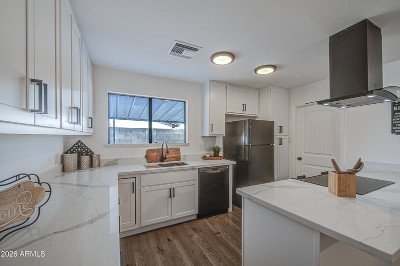 6002 W Catalina Dr, Phoenix, AZ 85033