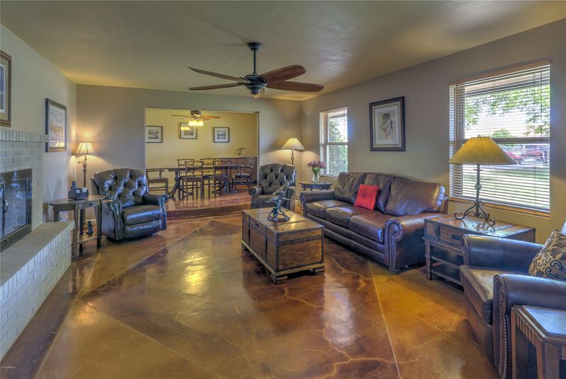6005 W Sunnyside Dr, Glendale, AZ 85304