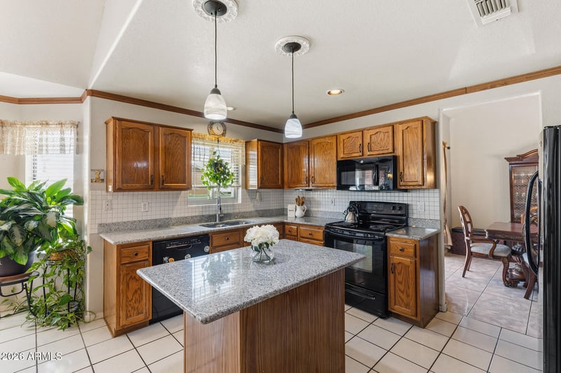 6006 W Villa Maria Dr, Glendale, AZ 85308