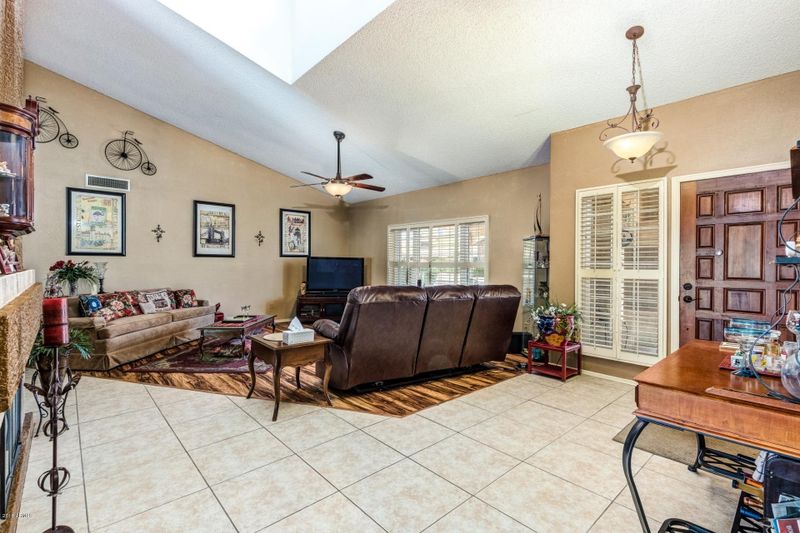 6012 W Beverly Ln, Glendale, AZ 85306