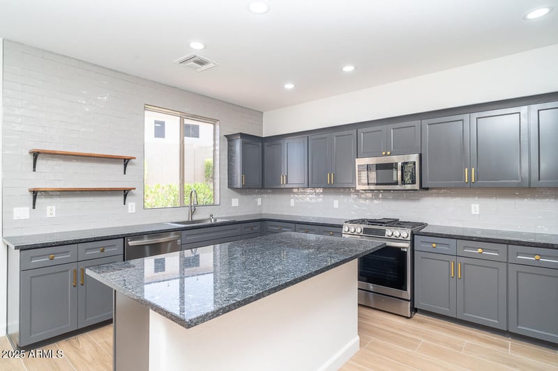 6014 Oberlin Way, Phoenix, AZ 85083
