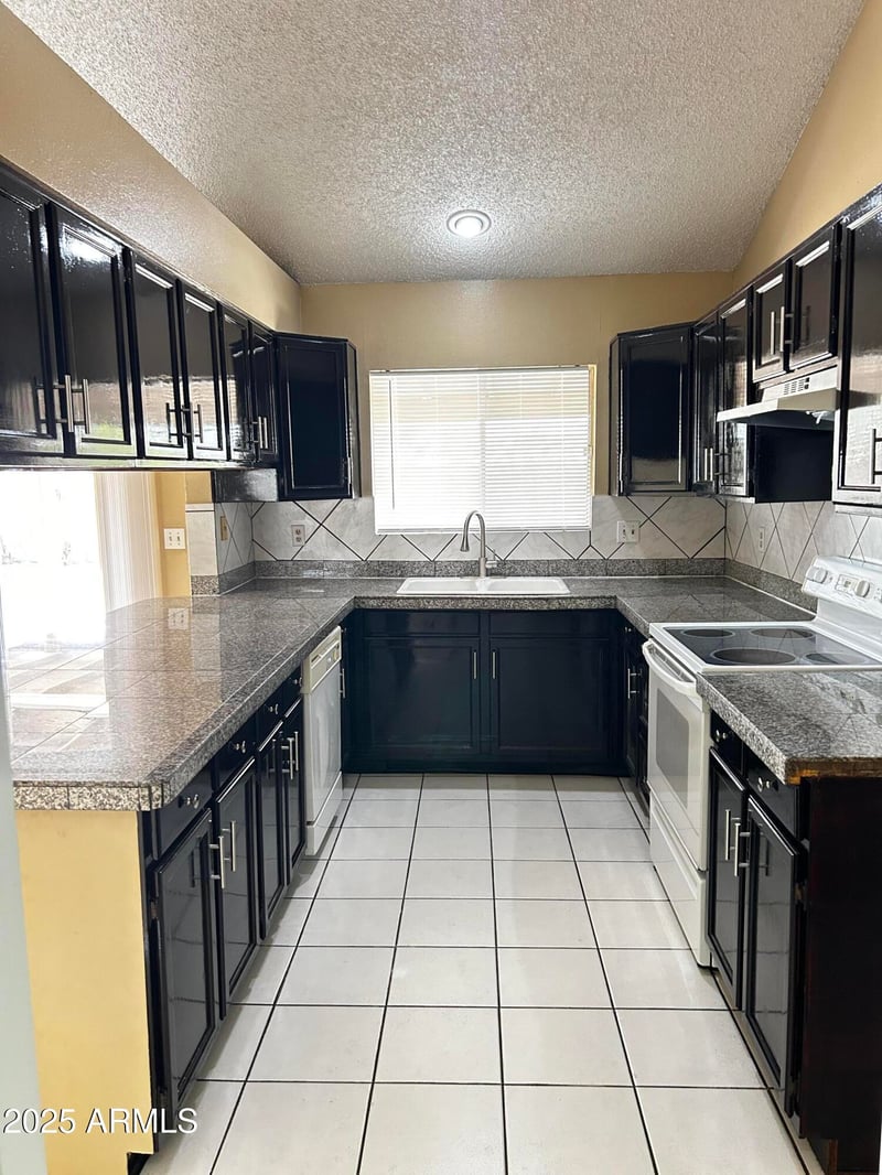 6015 Crocus Dr, Glendale, AZ 85306