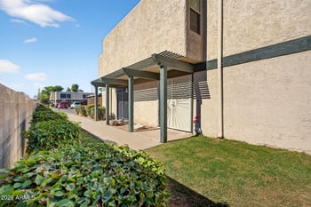 6017 Golden Ln, Glendale, AZ 85302