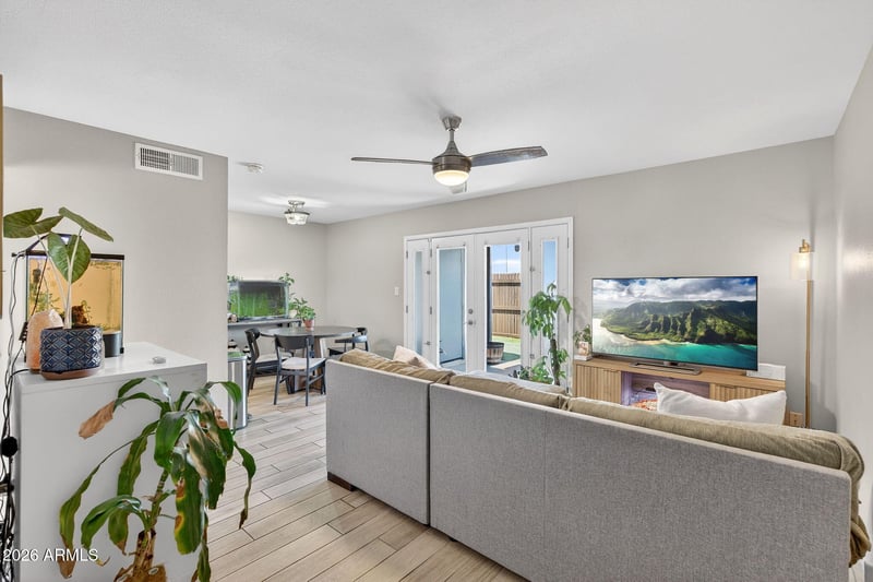 6017 Golden Ln, Glendale, AZ 85302
