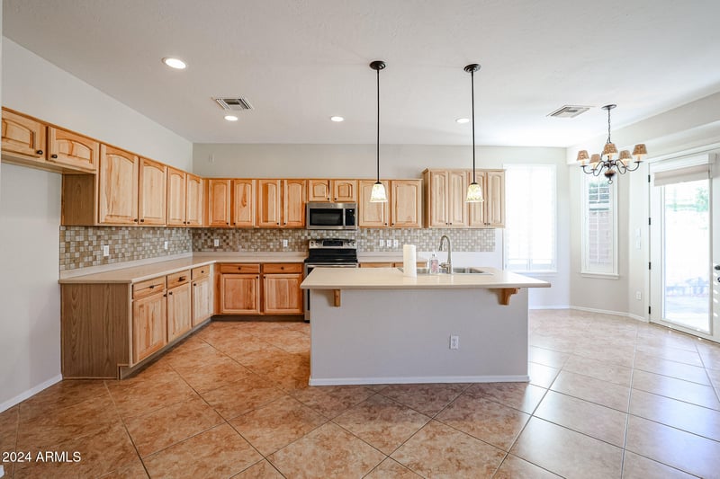 6022 Oberlin Way, Phoenix, AZ 85083