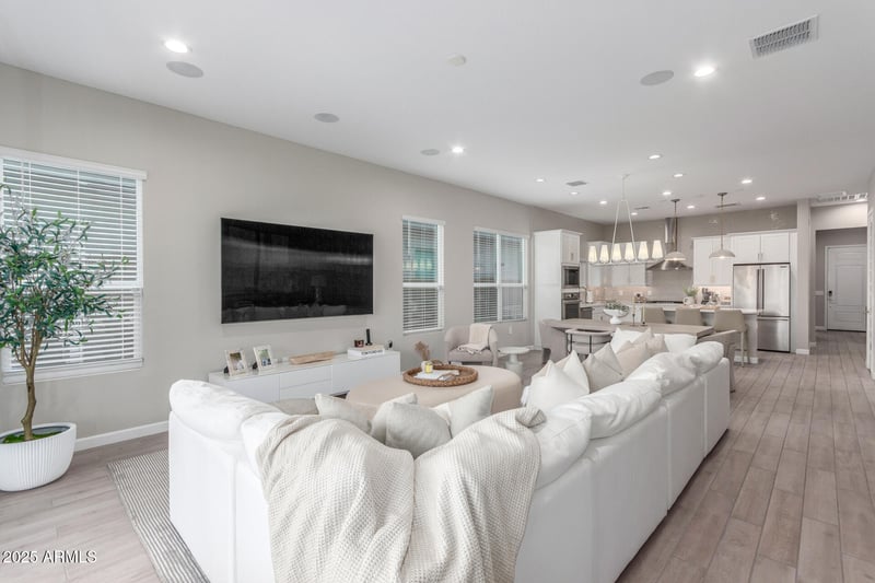 6023 Sinclair St, Phoenix, AZ 85054