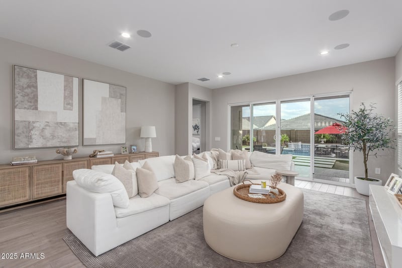 6023 Sinclair St, Phoenix, AZ 85054