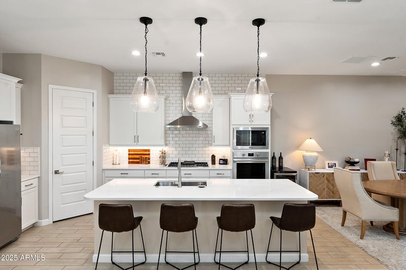 6028 Lone Cactus Dr, Phoenix, AZ 85054