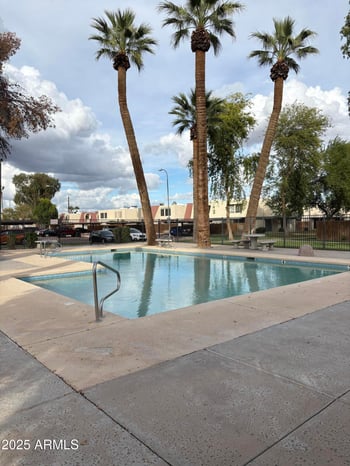 6033 Golden Ln, Glendale, AZ 85302