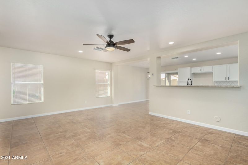 6034 W Encinas Ln, Phoenix, AZ 85043