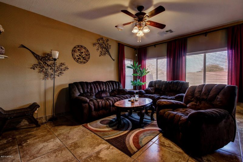 6037 S 15th Dr, Phoenix, AZ 85041