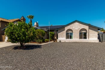 6038 Paradise Ln, Glendale, AZ 85306