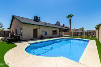 6038 Paradise Ln, Glendale, AZ 85306