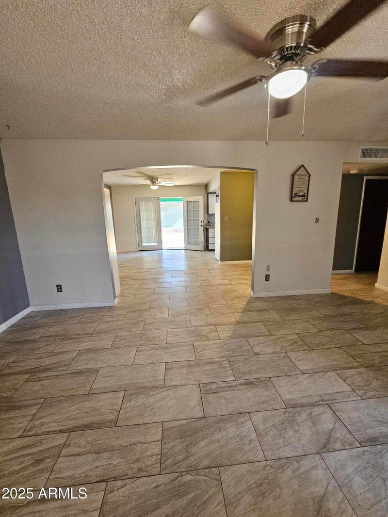 6039 73rd Ave, Glendale, AZ 85303