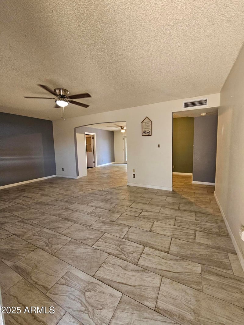 6039 73rd Ave, Glendale, AZ 85303
