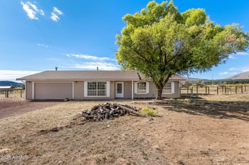 6040 Robles Rd, Flagstaff, AZ 86004