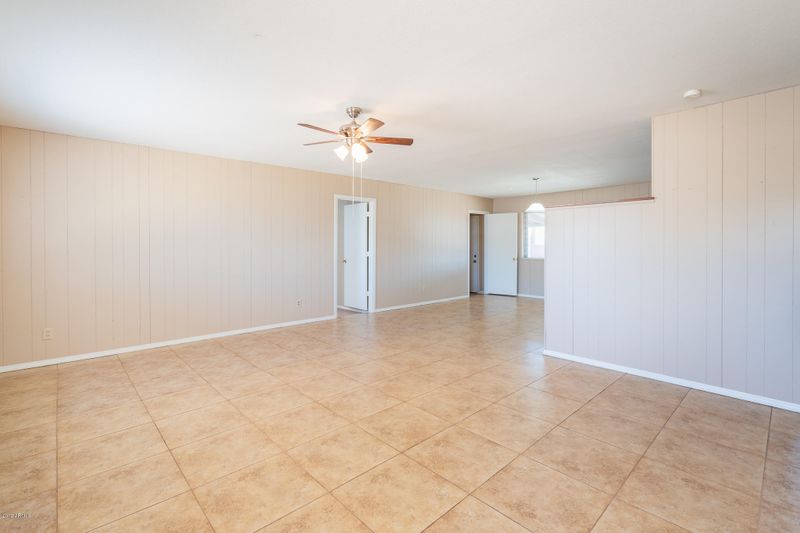 6041 W Earll Dr, Phoenix, AZ 85033