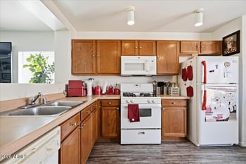 6042 Encinas Ln, Phoenix, AZ 85043