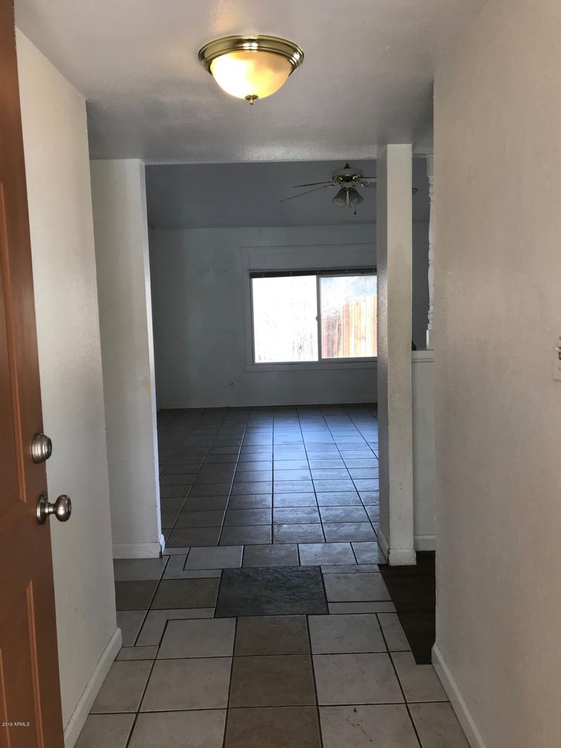 6048 S 41st St, Phoenix, AZ 85042