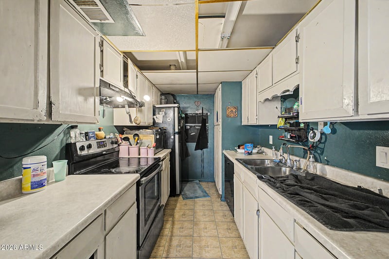 6048 W Golden Ln, Glendale, AZ 85302