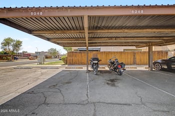 6048 Golden Ln, Glendale, AZ 85302