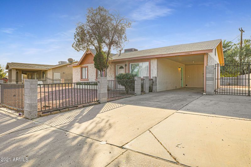 6049 W Hollyhock Dr, Phoenix, AZ 85033