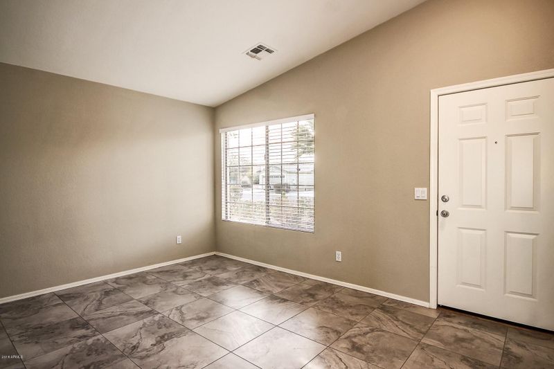 6056 W Raymond St, Phoenix, AZ 85043