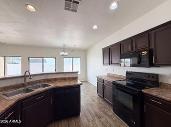 606 Beautiful Ln, Phoenix, AZ 85041