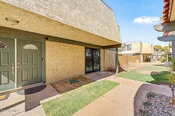6060 Golden Ln, Glendale, AZ 85302