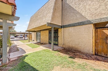 6060 Golden Ln, Glendale, AZ 85302
