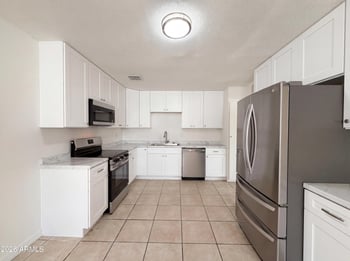 6060 Hollyhock Dr, Phoenix, AZ 85033