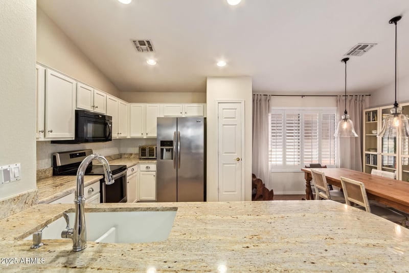 6061 Rochelle St, Mesa, AZ 85215