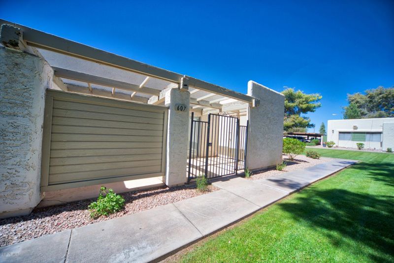 607 S Allred Dr, Tempe, AZ 85288