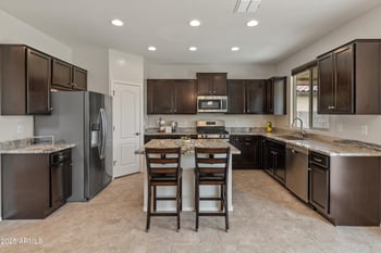 608 Pasaro Dr, Phoenix, AZ 85085