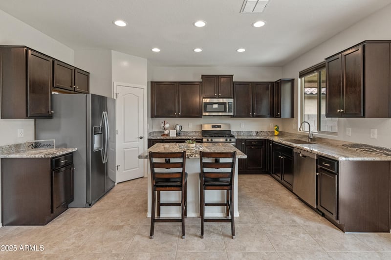 608 Pasaro Dr, Phoenix, AZ 85085