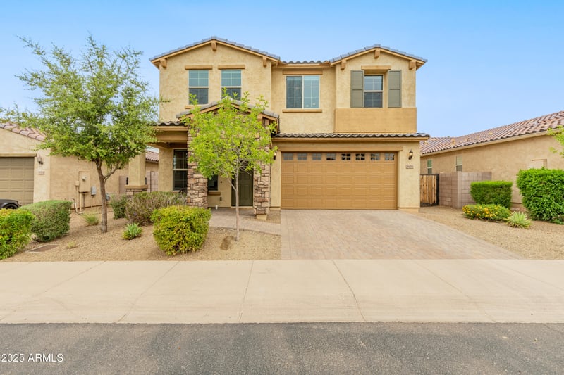 608 Pasaro Dr, Phoenix, AZ 85085