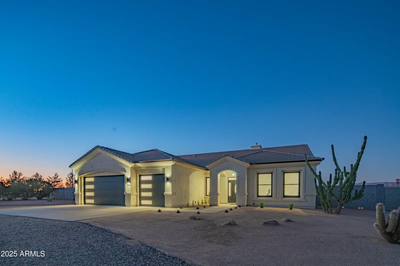 608 Restin Rd, Phoenix, AZ 85086