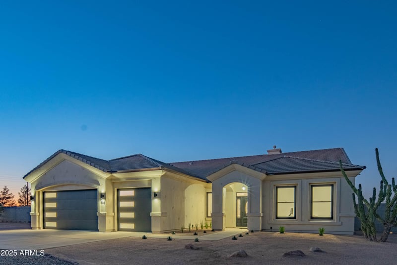 608 Restin Rd, Phoenix, AZ 85086