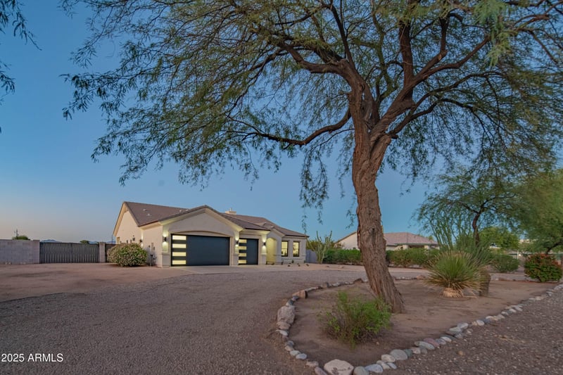 608 Restin Rd, Phoenix, AZ 85086