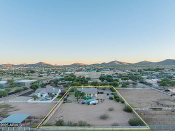 608 Restin Rd, Phoenix, AZ 85086