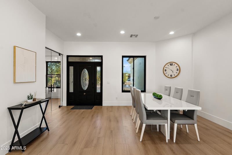 608 Restin Rd, Phoenix, AZ 85086