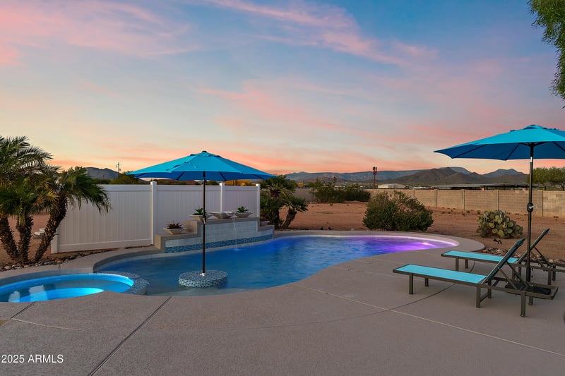 608 Restin Rd, Phoenix, AZ 85086